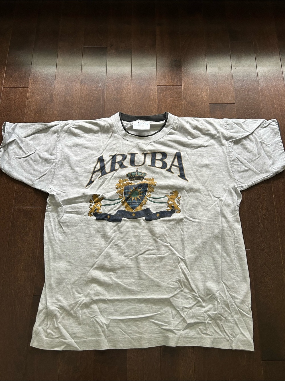 90’s Vintage Aruba Crest Graphic Tee